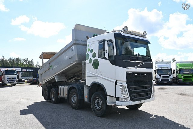 Volvo FH540 8x4 Maansiirtoauto, Katkeavalla Ja Nousevalla Telivedolla 7