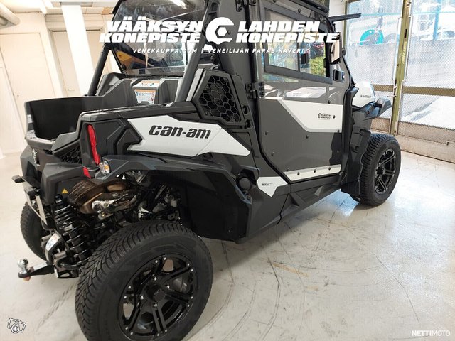 Can-Am Maverick 12