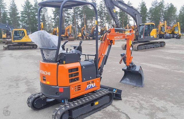 Hitachi ZX17U-6 KALLISTAJALLA 4