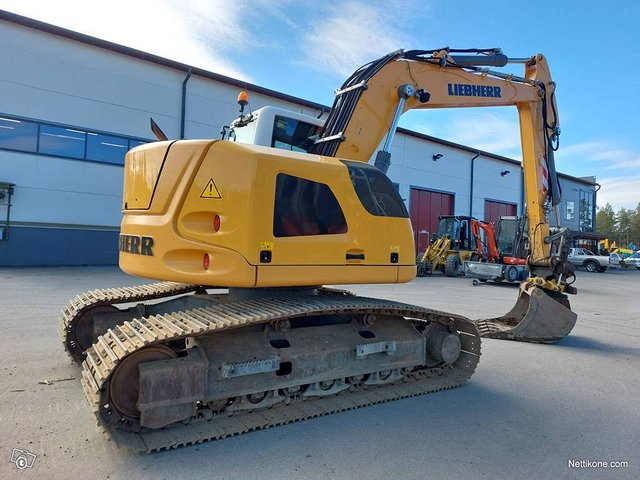 Liebherr R914 COMPACT PYÖRITTÄJÄLLÄ 4