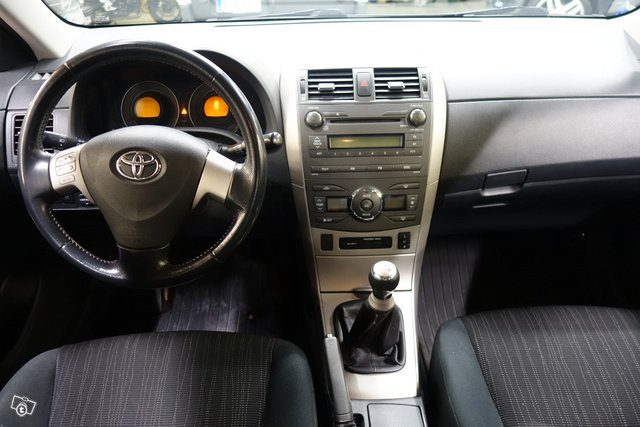 TOYOTA Corolla 7