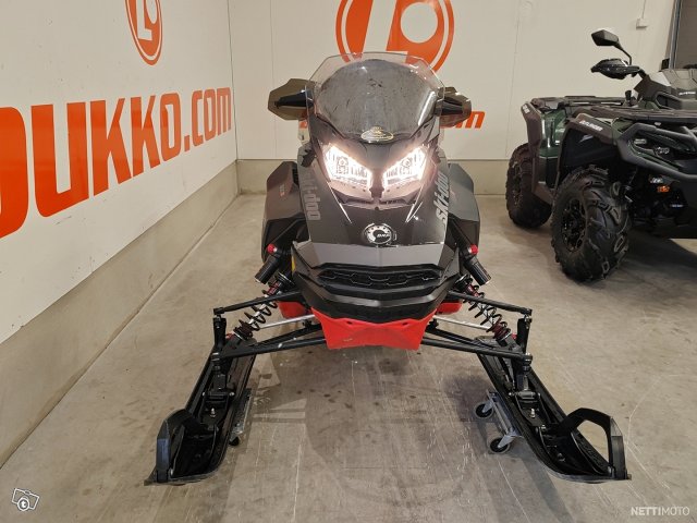 Ski-Doo Renegade 6