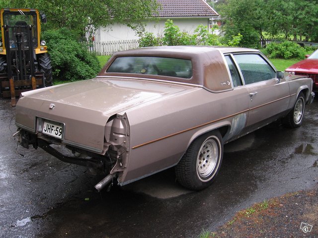 Cadillac De Ville 4