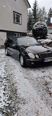 Mercedes-Benz E 320 2