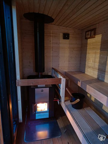 Jole Saunat saunavaunu pukuhuoneella 2