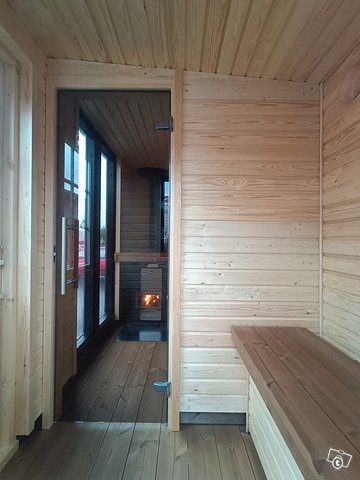 Jole Saunat saunavaunu pukuhuoneella 3