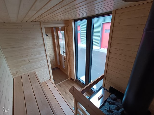 Jole Saunat saunavaunu pukuhuoneella 16