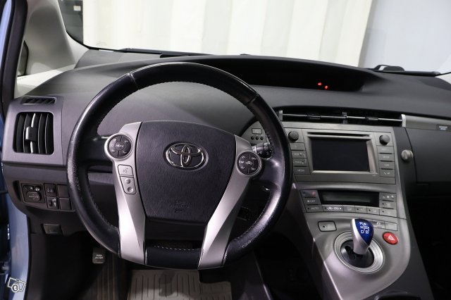 Toyota Prius PHEV 10