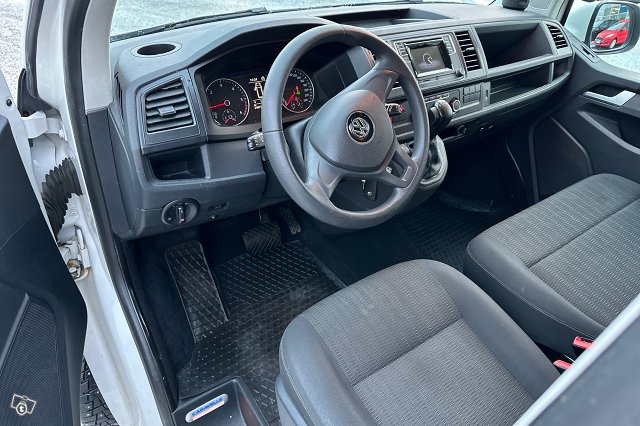 Volkswagen Caravelle 6