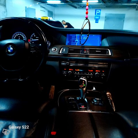 BMW 7-sarja 14