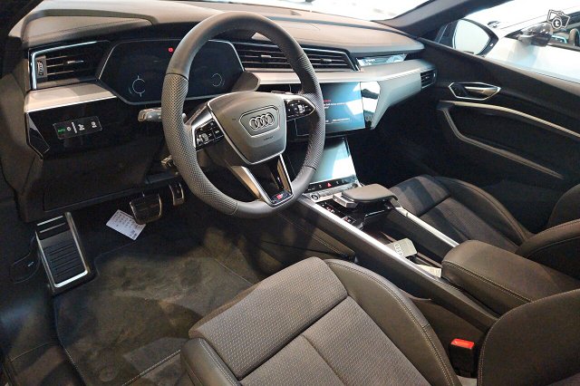 Audi Q8 E-tron 5