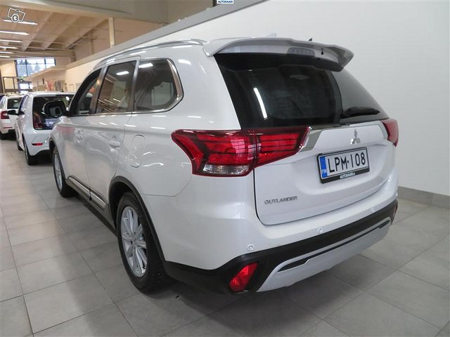 Mitsubishi Outlander 11