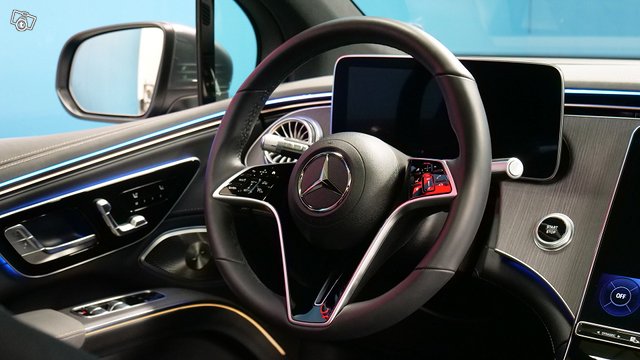 Mercedes-Benz EQS SUV 6