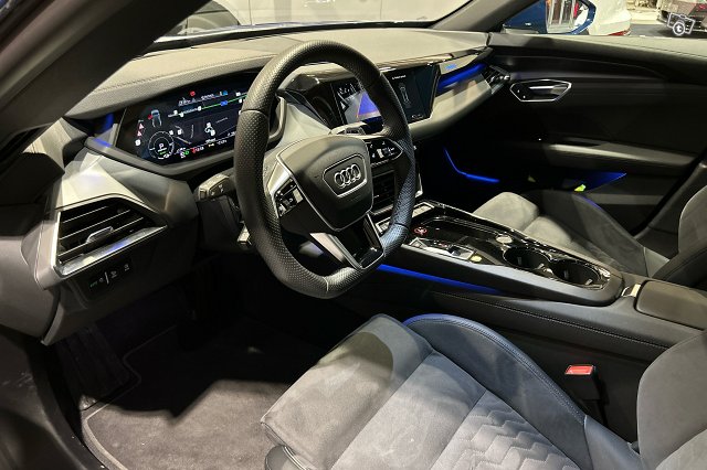 Audi E-tron GT 6
