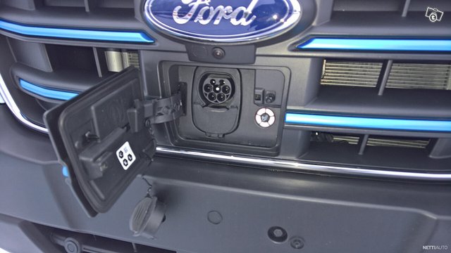 Ford Transit 8