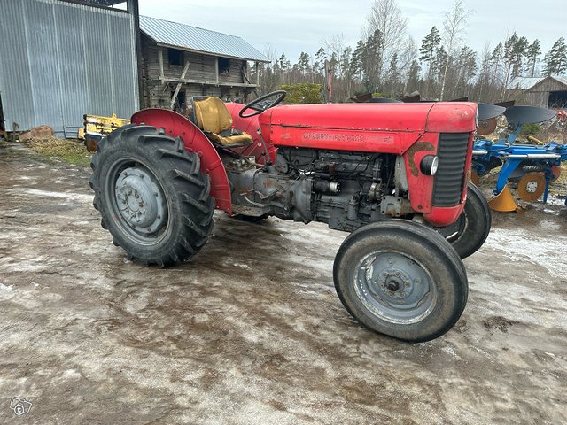 O:MF 165-188 traktoreita 2