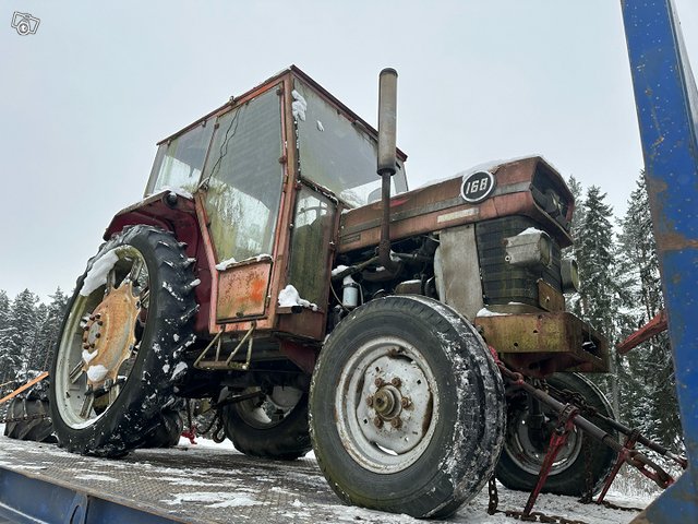 O:MF 165-188 traktoreita, kuva 1