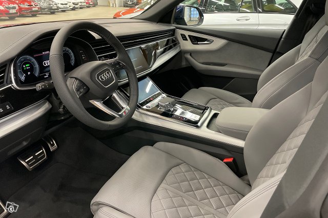 Audi Q8 6
