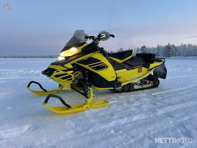 Ski-Doo Renegade 1