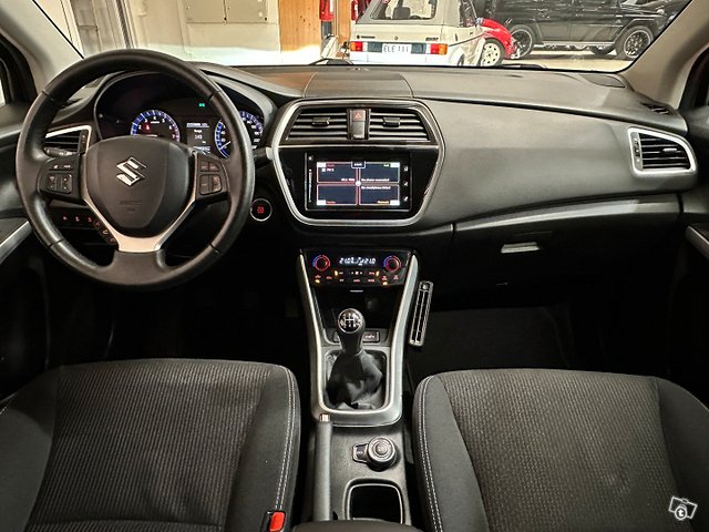 Suzuki SX4 S-Cross 16