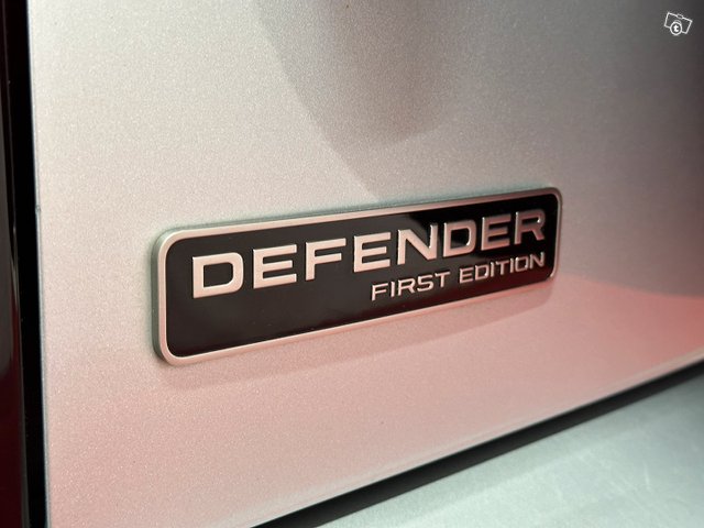 Land Rover Defender 12
