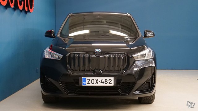 BMW IX1 2