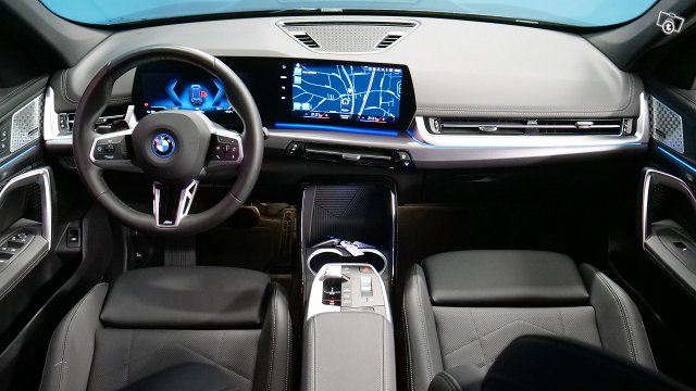 BMW IX1 10