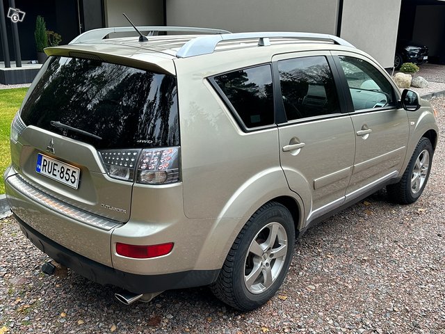 Mitsubishi Outlander 2