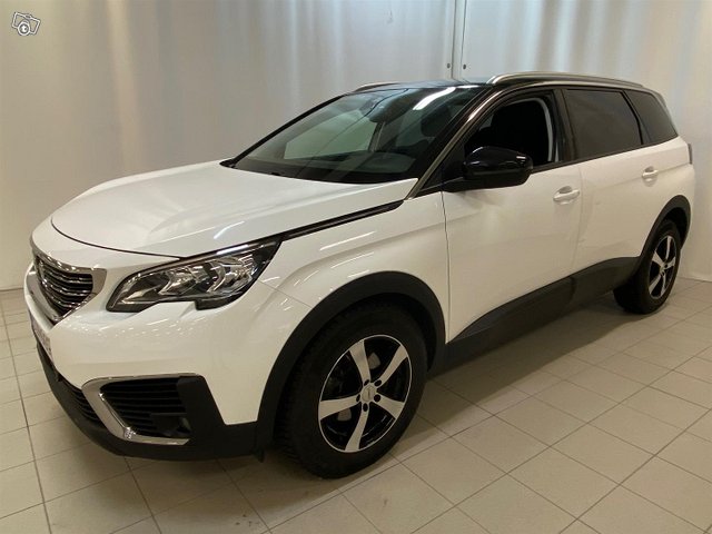 PEUGEOT 5008 1