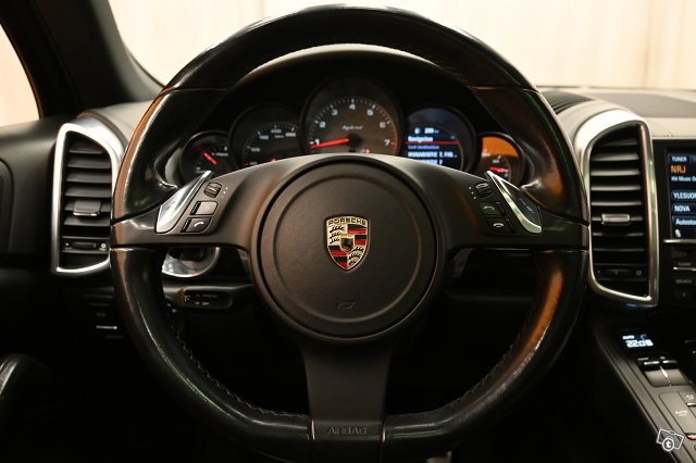 Porsche Cayenne 16