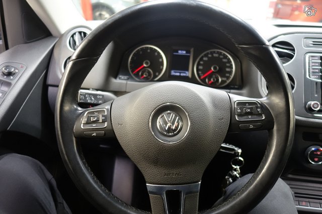 Volkswagen Tiguan 9