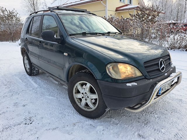 Mercedes-Benz ML 320 2