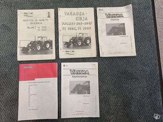 Valmet ja Valtra traktoreiden kirjallisuutta 4