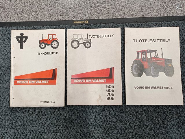 Valmet ja Valtra traktoreiden kirjallisuutta 8
