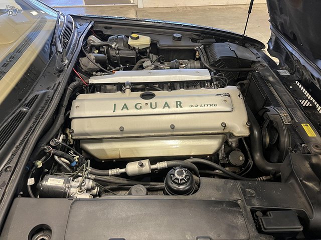 Jaguar XJ6 12