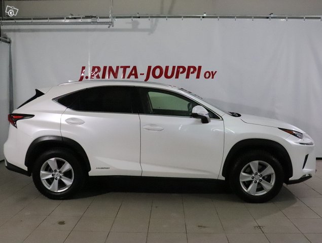 Lexus NX 8