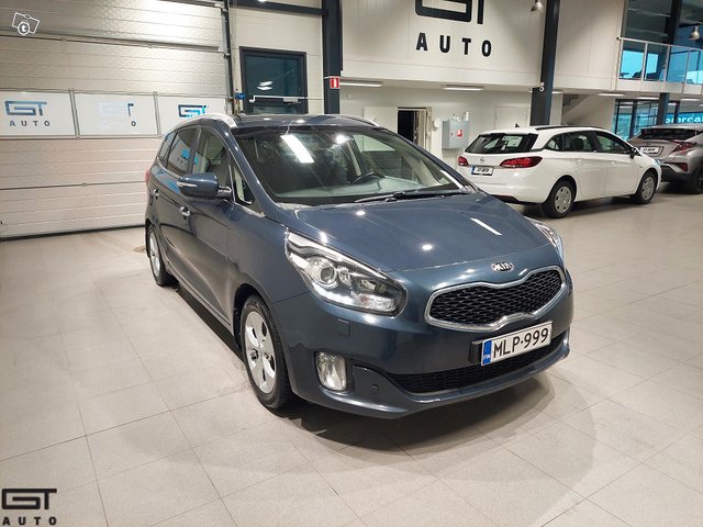 Kia Carens 5