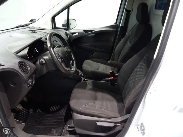 Ford Transit Courier 7