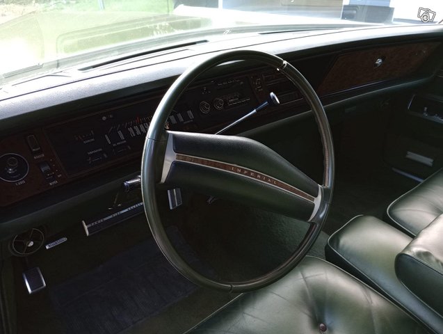 Chrysler Imperial 8