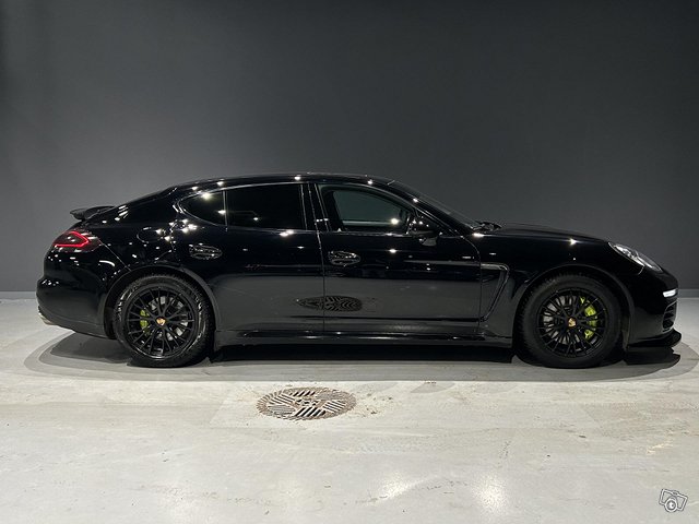 Porsche Panamera 8