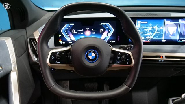 BMW IX 13