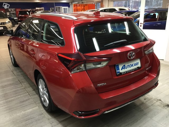 TOYOTA Auris 4