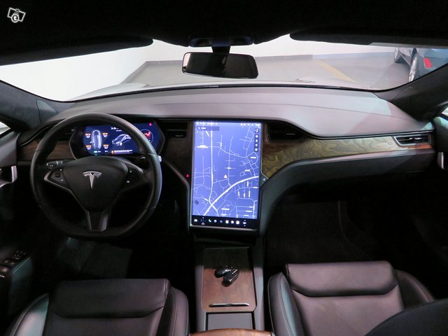 Tesla S 13