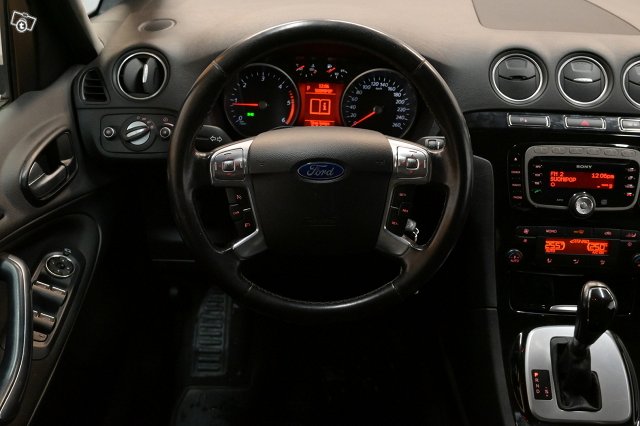 Ford Galaxy 16