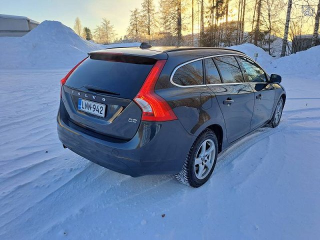 VOLVO V60 6