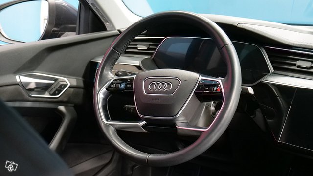 Audi E-TRON 6