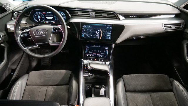 Audi E-TRON 10