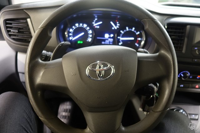Toyota Proace 11
