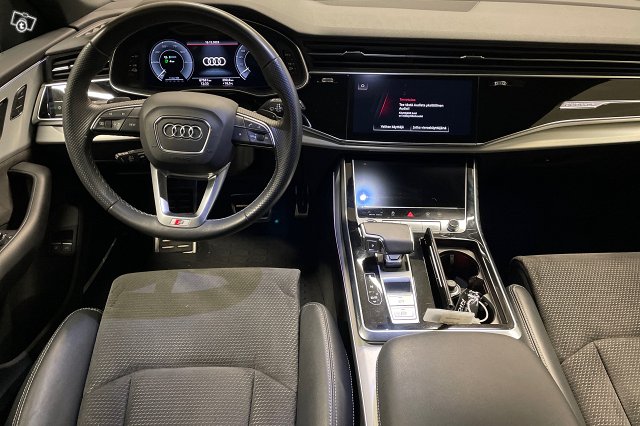Audi Q8 10