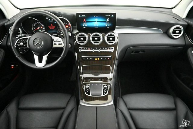 Mercedes-Benz GLC 8